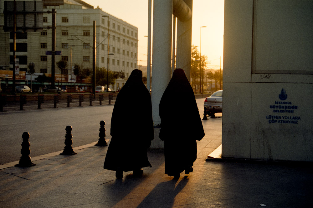 A photograph by Ali Bosworth titled 20080718_06_20 in the project Istanbul