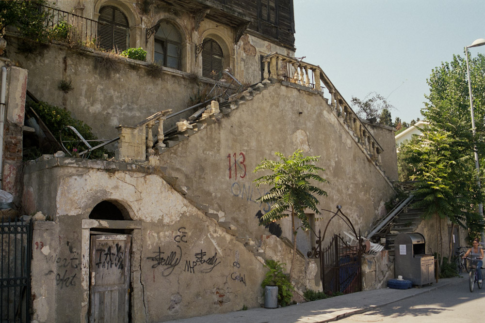 A photograph by Ali Bosworth titled 20080815_04_25 in the project Istanbul